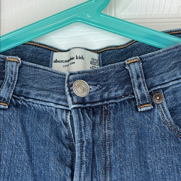 Abercrombie Kids Lightweight Loose Jeans. Dark wash color Sz 11/12 Regular - Picture 4 of 5